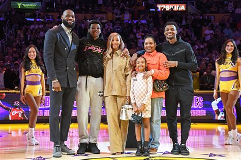 lebron james siblings|James Family .